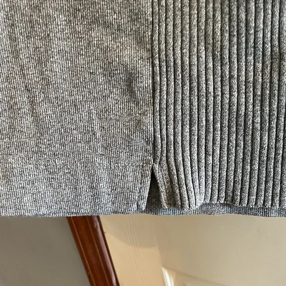 Rafaella-XL-gray-long sleeve sweater with faux leather trim, rib detailing top. - Picture 6 of 12